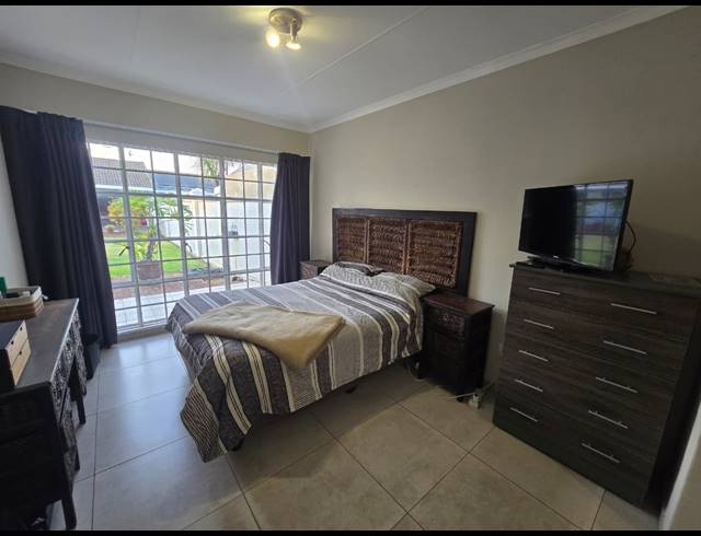 2 BEDROOM TOWNHOUSE TO LET IN THREE RIVERS PROPER